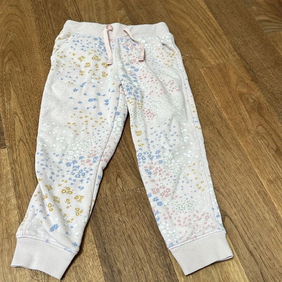 Lots of clothes ranging from 3T-5T - brands vary - Picture 15 of 16